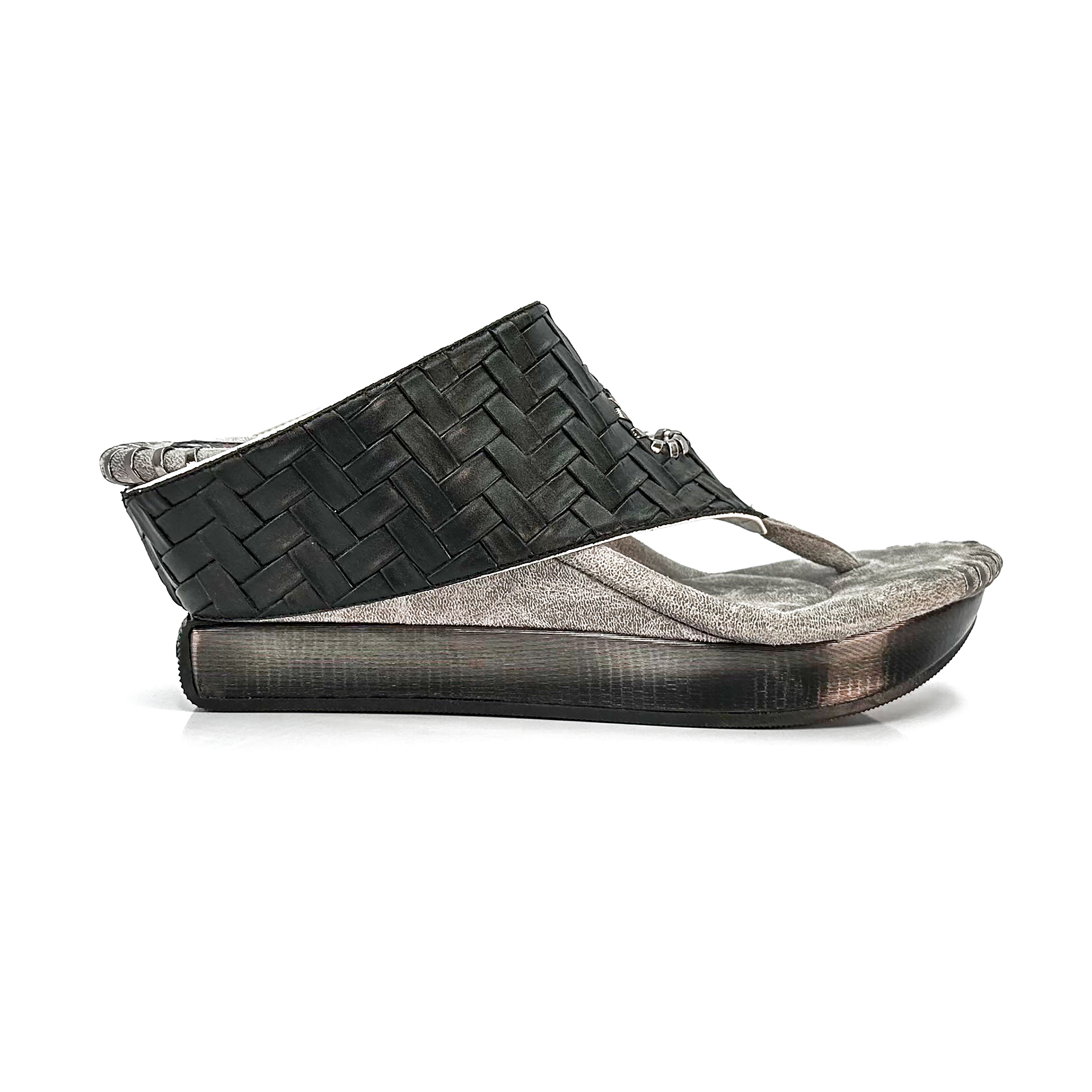 Reversable wedge sandals, black and white