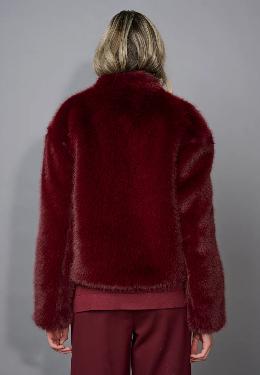 Comfy Women’s Faux Fur Jacket – Color of the Season