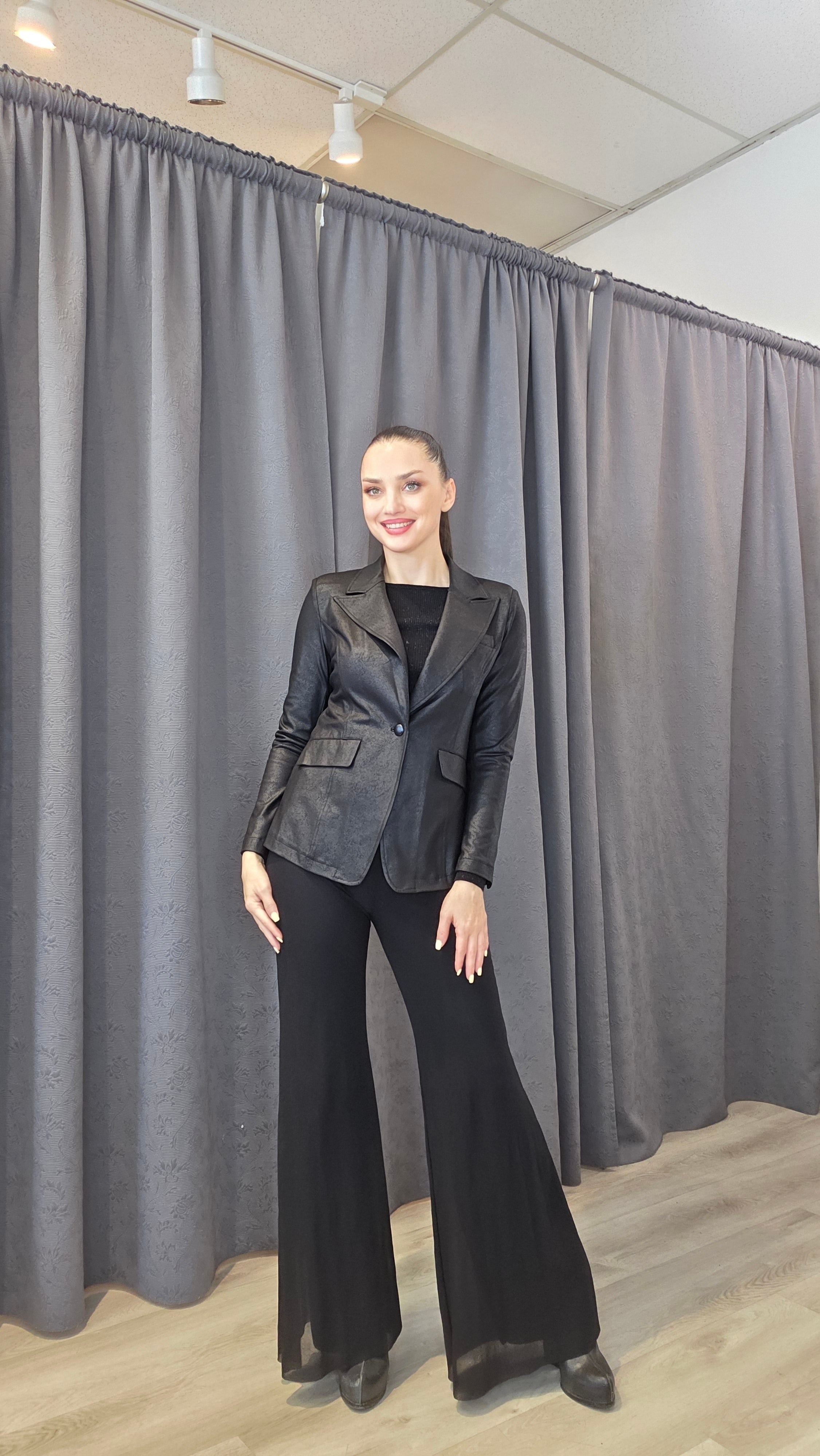 Women’s Vegan Leather Modern Blazer – Sleek & Timeless