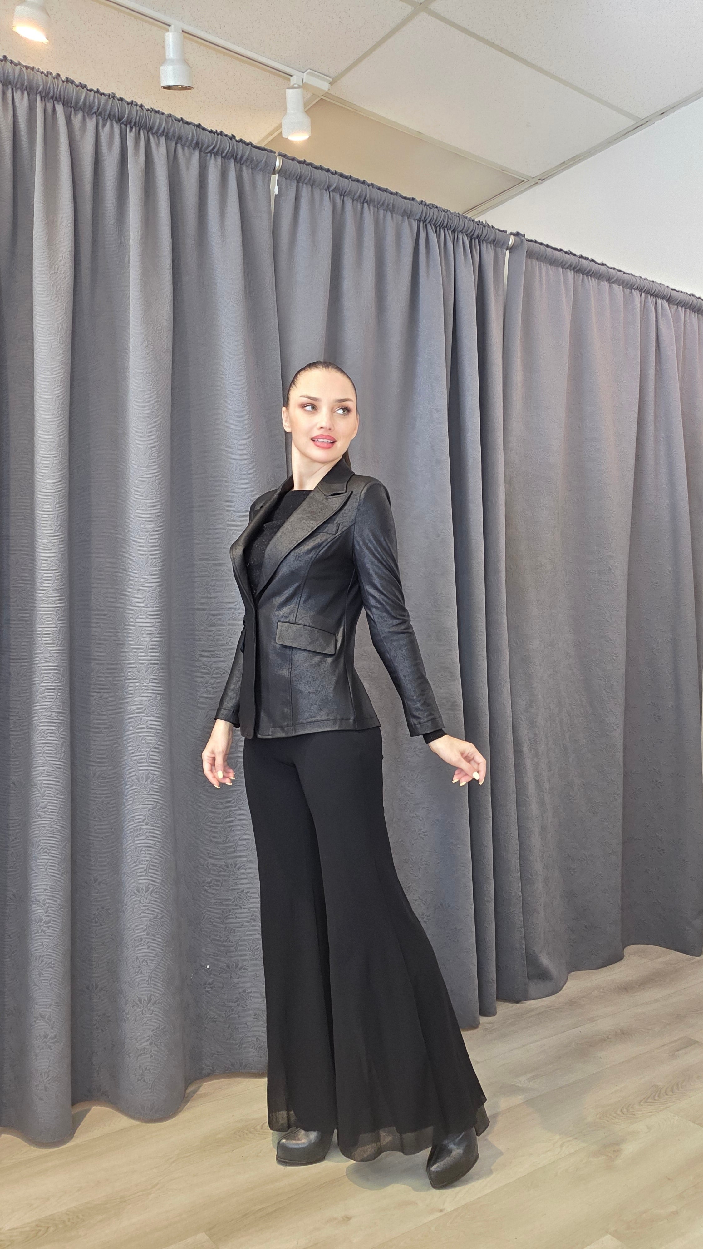 Women’s Vegan Leather Modern Blazer – Sleek & Timeless